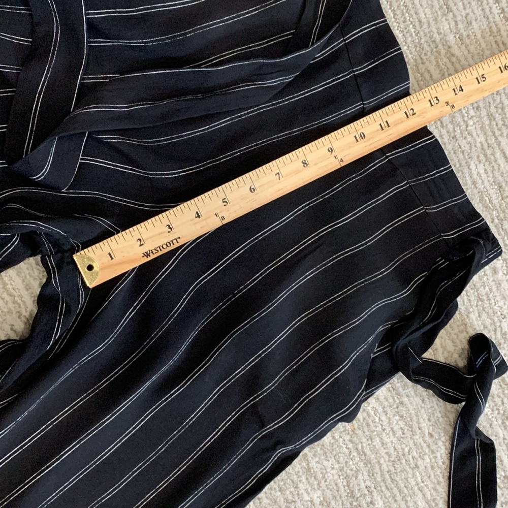 Aritzia Wilfred Black Pinstripe Wide Leg Cropped Trousers Size M Belted Pants - Picture 7 of 13